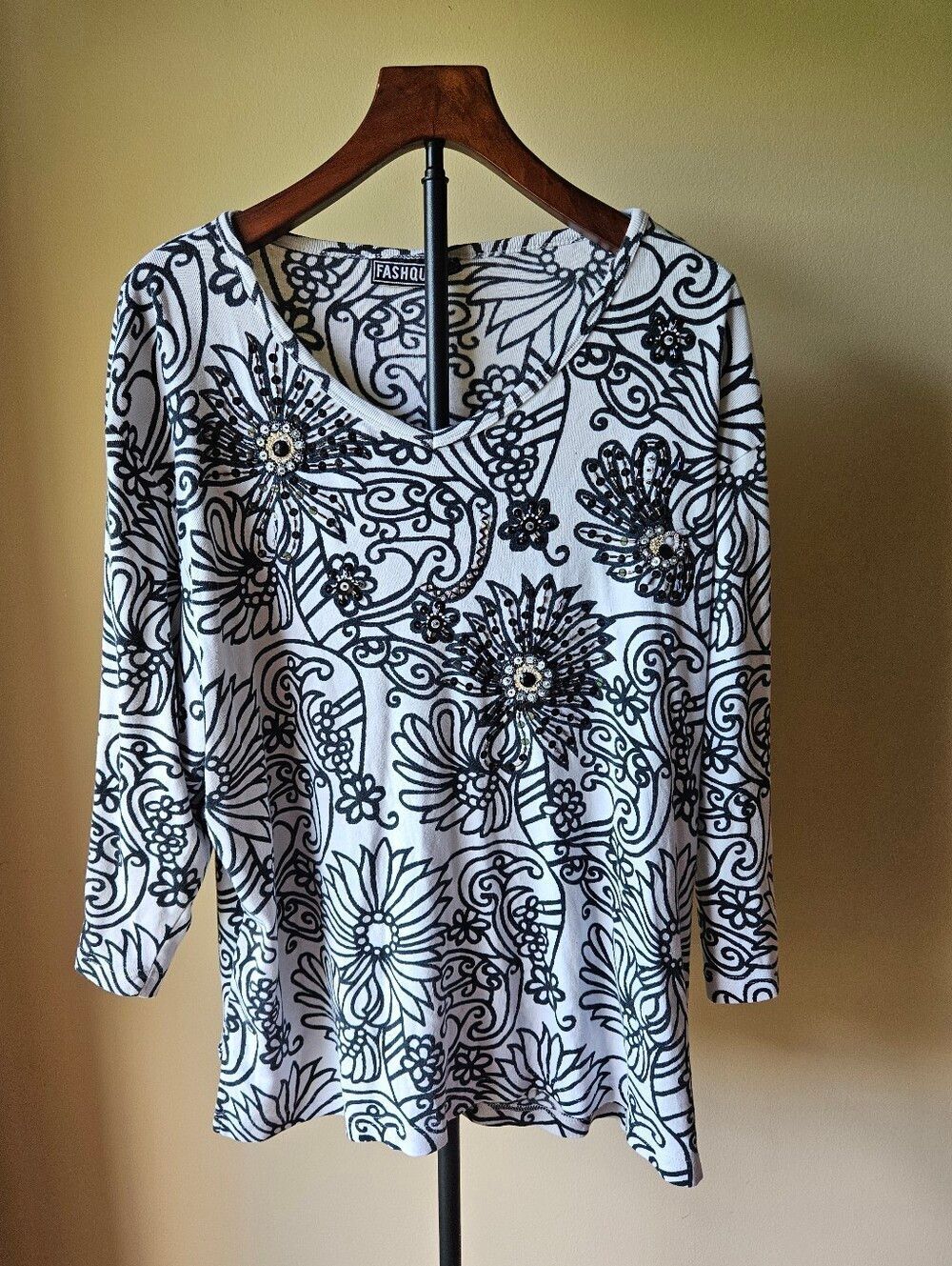 Fashque Black & White Floral V-Neck Women's Top Size 2X
